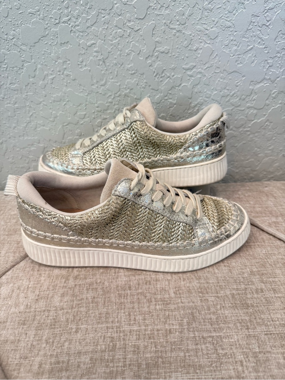 Dolce Vita Nicona Women's Sneakers in gold woven - Picture 2 of 6